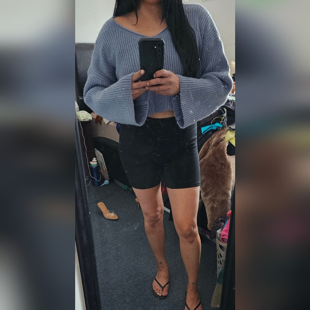 Cropped Sweater - Picture 3 of 3